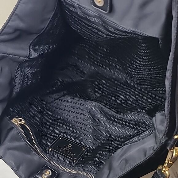💯 Authentic Prada Tote  Handbag 🍀 - Picture 9 of 15